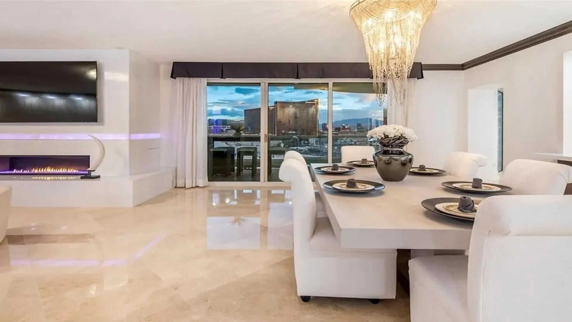 Stunning Four Bedroom Fully Professionally Remodeled Apartment Las Vegas