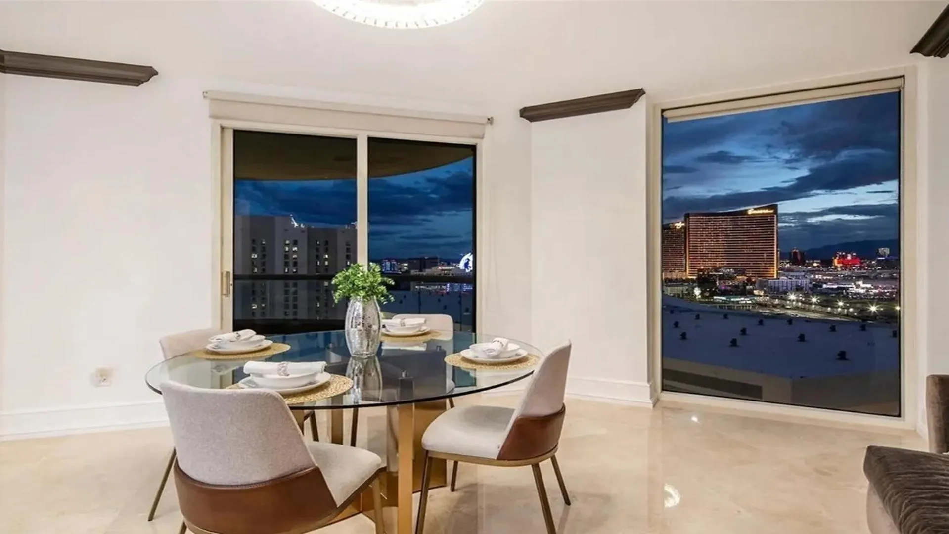 Stunning Four Bedroom Fully Professionally Remodeled Apartment Las Vegas