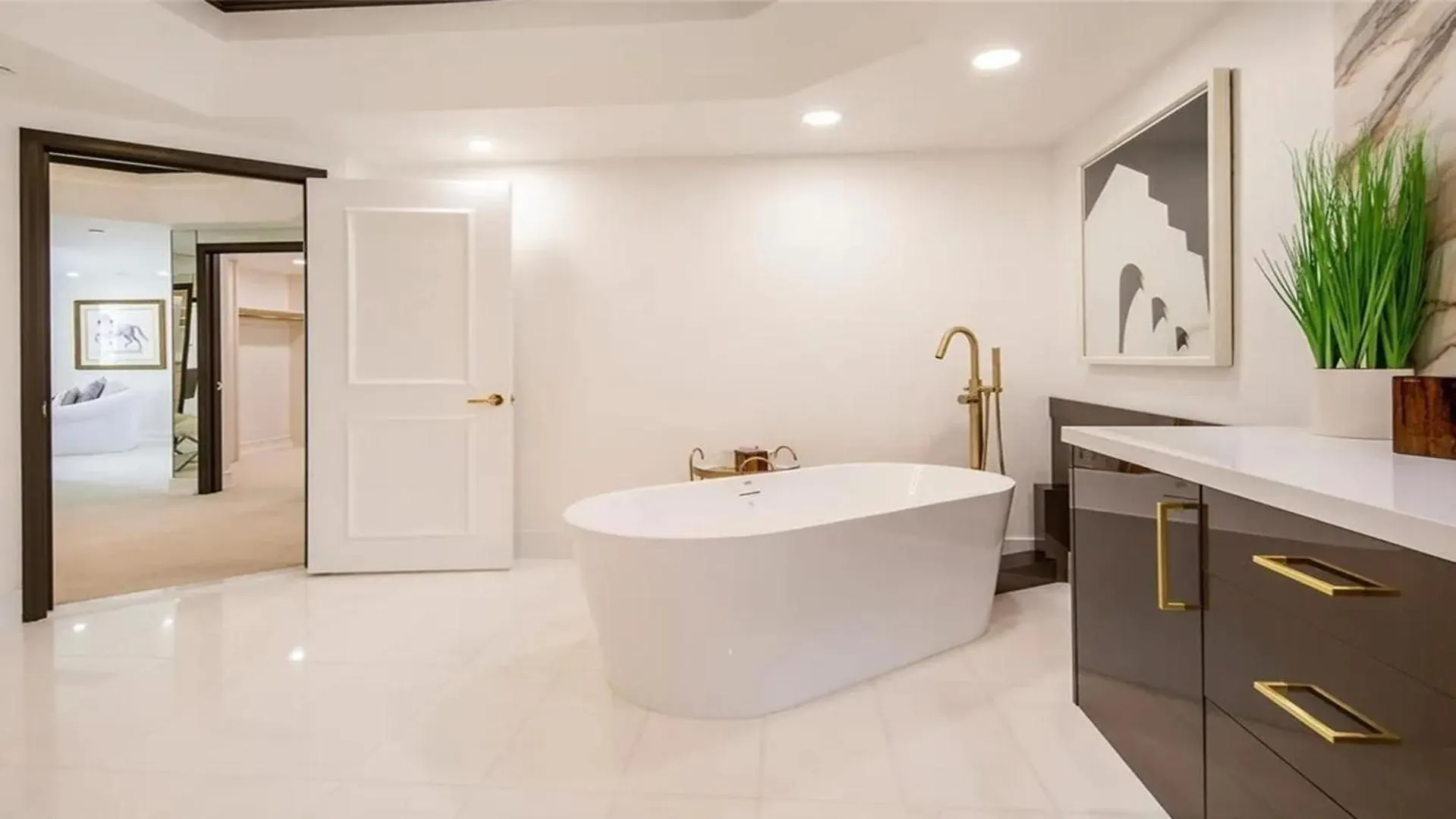 Stunning Four Bedroom Fully Professionally Remodeled Apartment Las Vegas