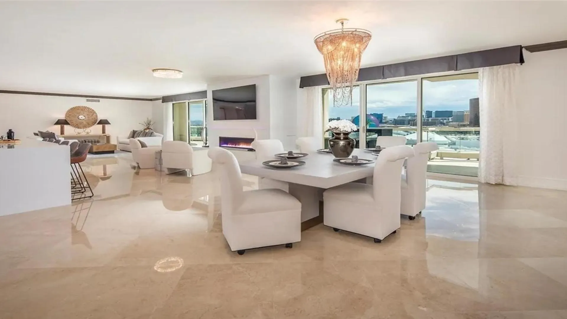 Stunning Four Bedroom Fully Professionally Remodeled Apartment Las Vegas