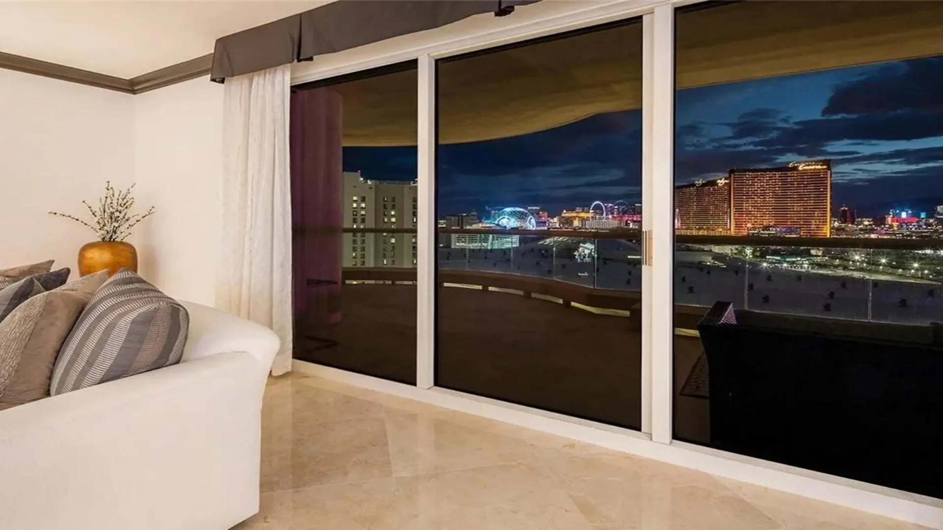 Stunning Four Bedroom Fully Professionally Remodeled Apartment Las Vegas