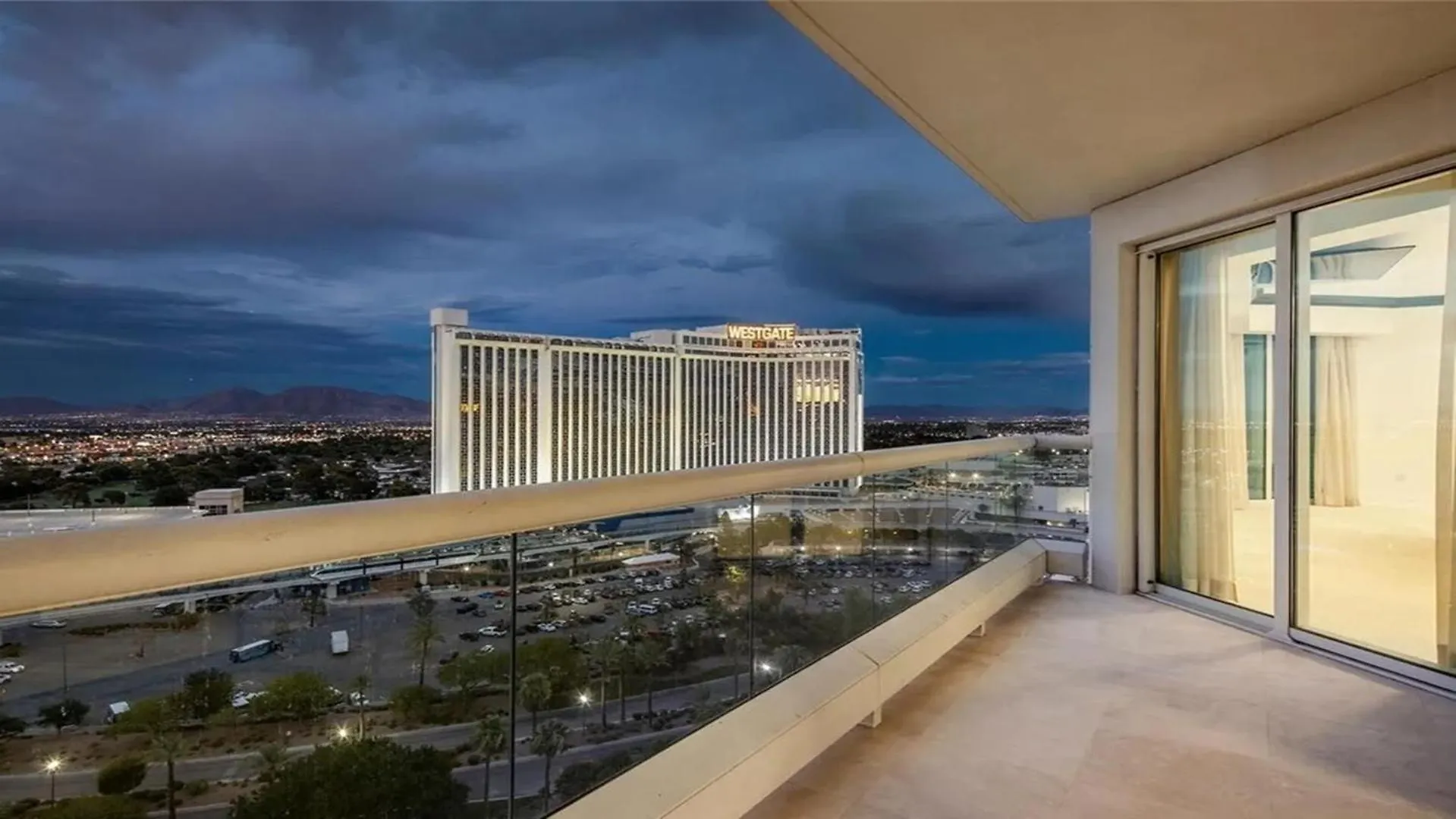 Stunning Four Bedroom Fully Professionally Remodeled Apartment Las Vegas