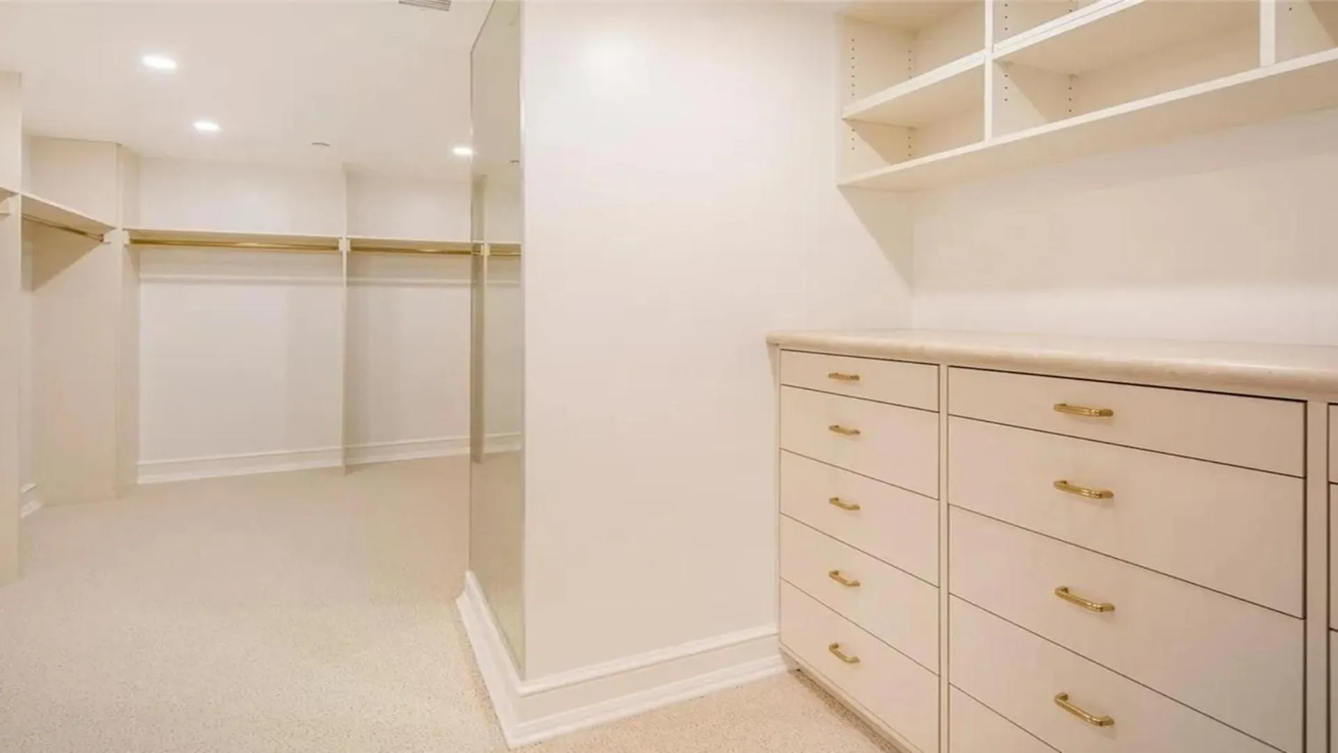 Stunning Four Bedroom Fully Professionally Remodeled Apartment Las Vegas