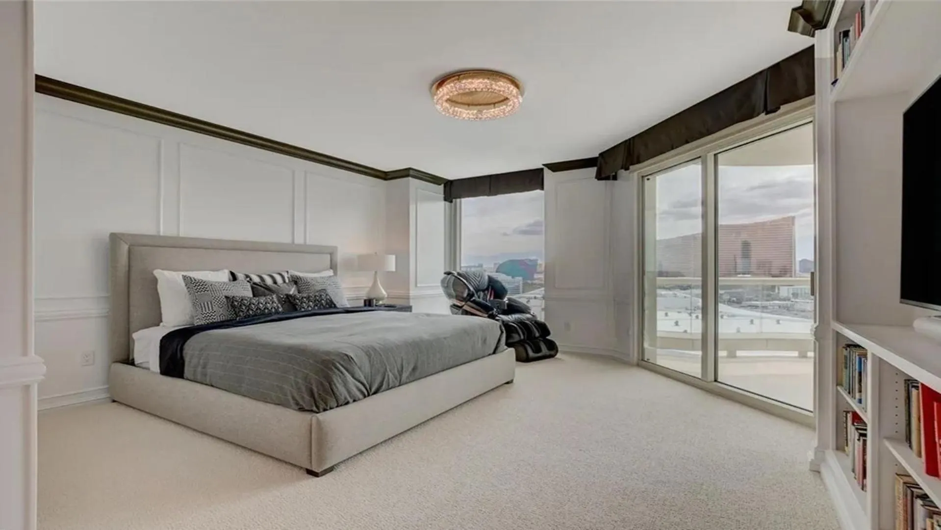 Stunning Four Bedroom Fully Professionally Remodeled Apartment Las Vegas