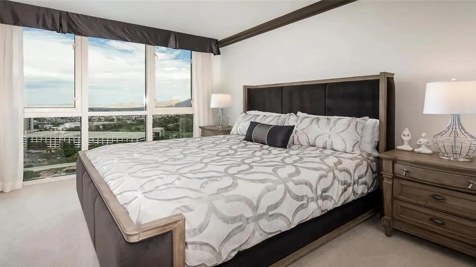 Stunning Four Bedroom Fully Professionally Remodeled Apartment Las Vegas